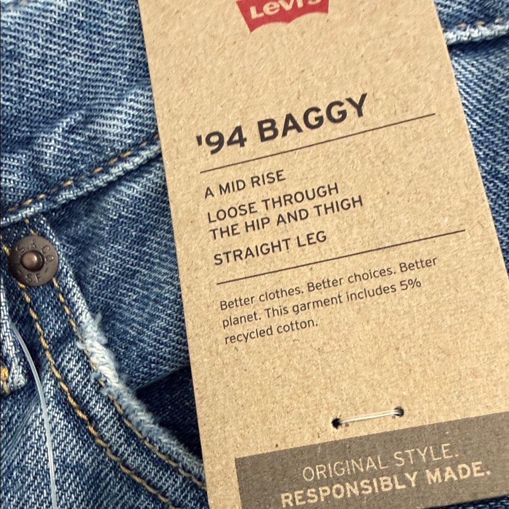 Levi's Classic Blue Ripped Jeans - Picture 2 of 5